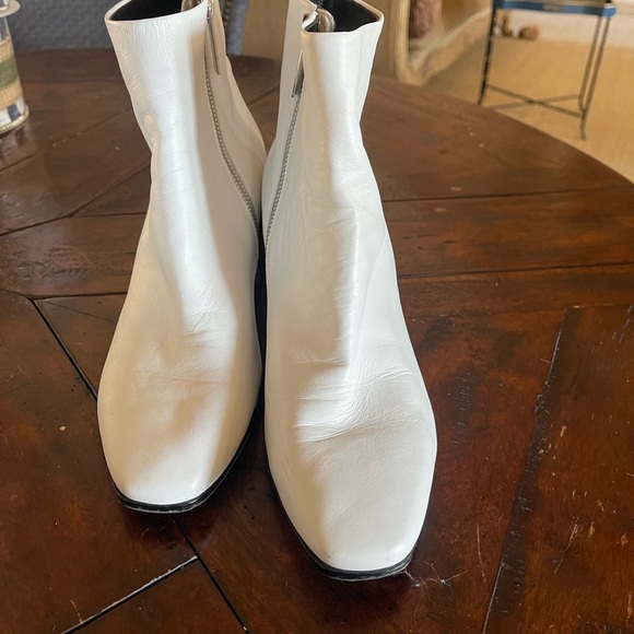 Sigerson Morrison soft white leather boots, size 9. - Picture 2 of 7